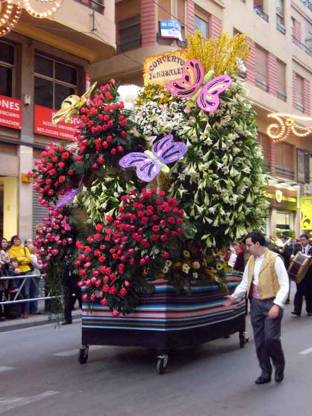 ofrenda de flores a la virgen de los desamparados fallas de valencia