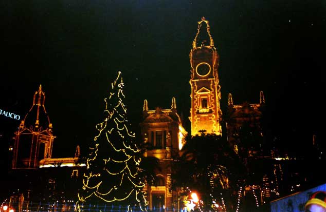 plaza ayuntamiento en navidad valencia