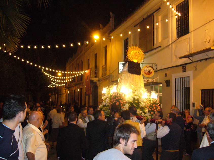 VIRGEN DE LOS DESAMPARADOS BARRIO SAN ISIDRO VALENCIA